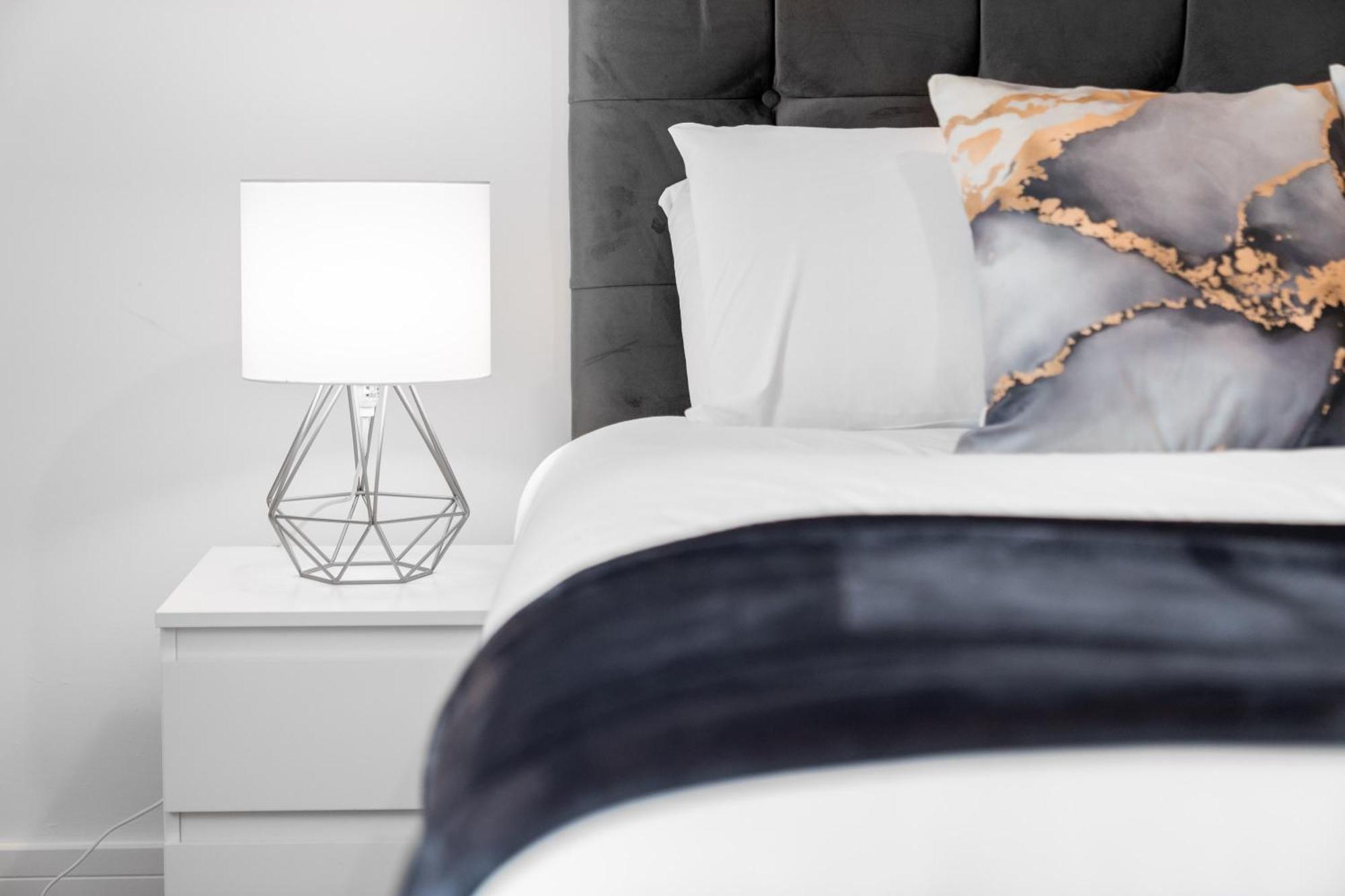 Stylish 2 Bedroom Apartment - Balcony - Secure Parking - Top Rated - 5Mc Birmingham Exteriör bild