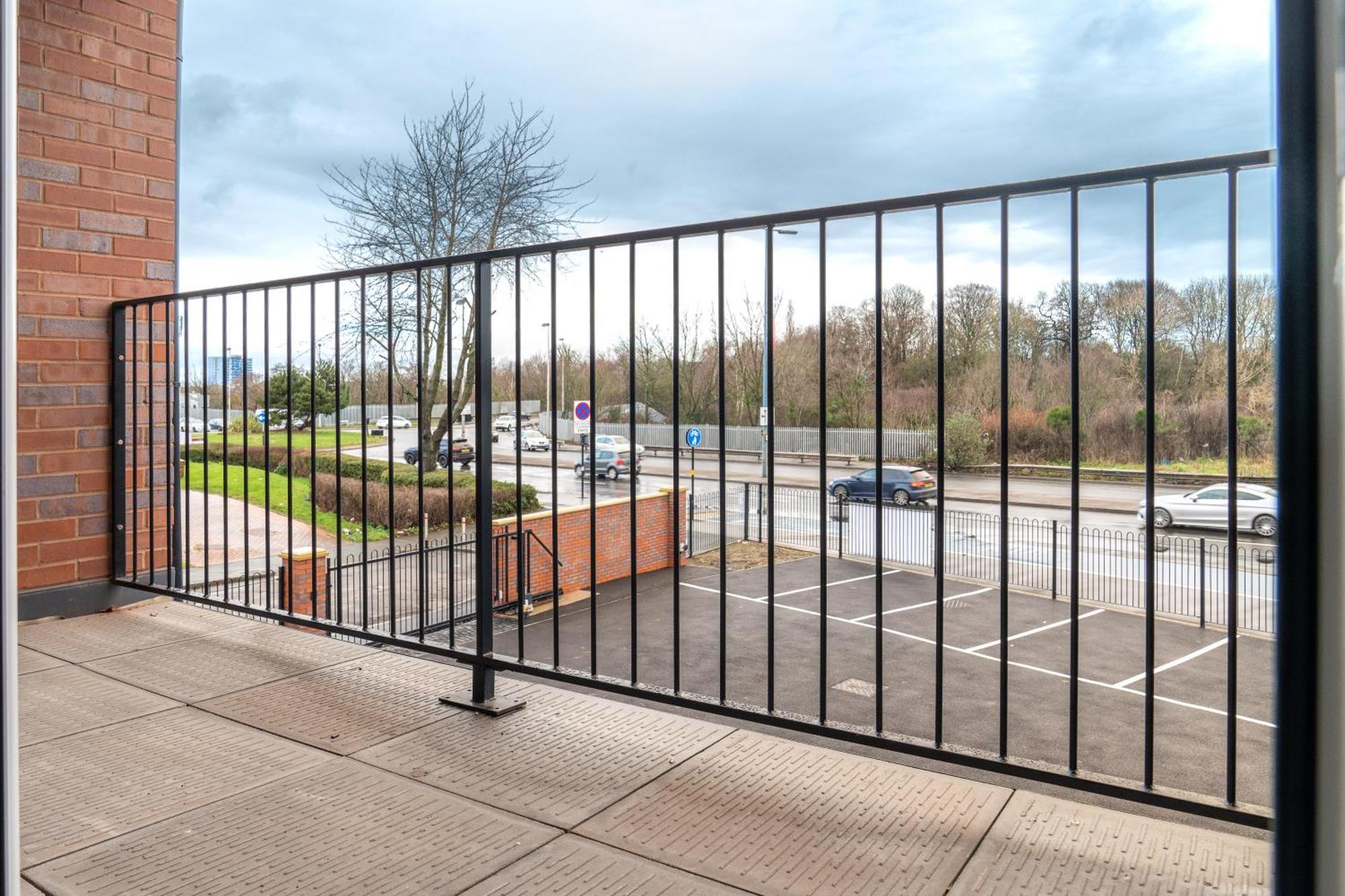 Stylish 2 Bedroom Apartment - Balcony - Secure Parking - Top Rated - 5Mc Birmingham Exteriör bild